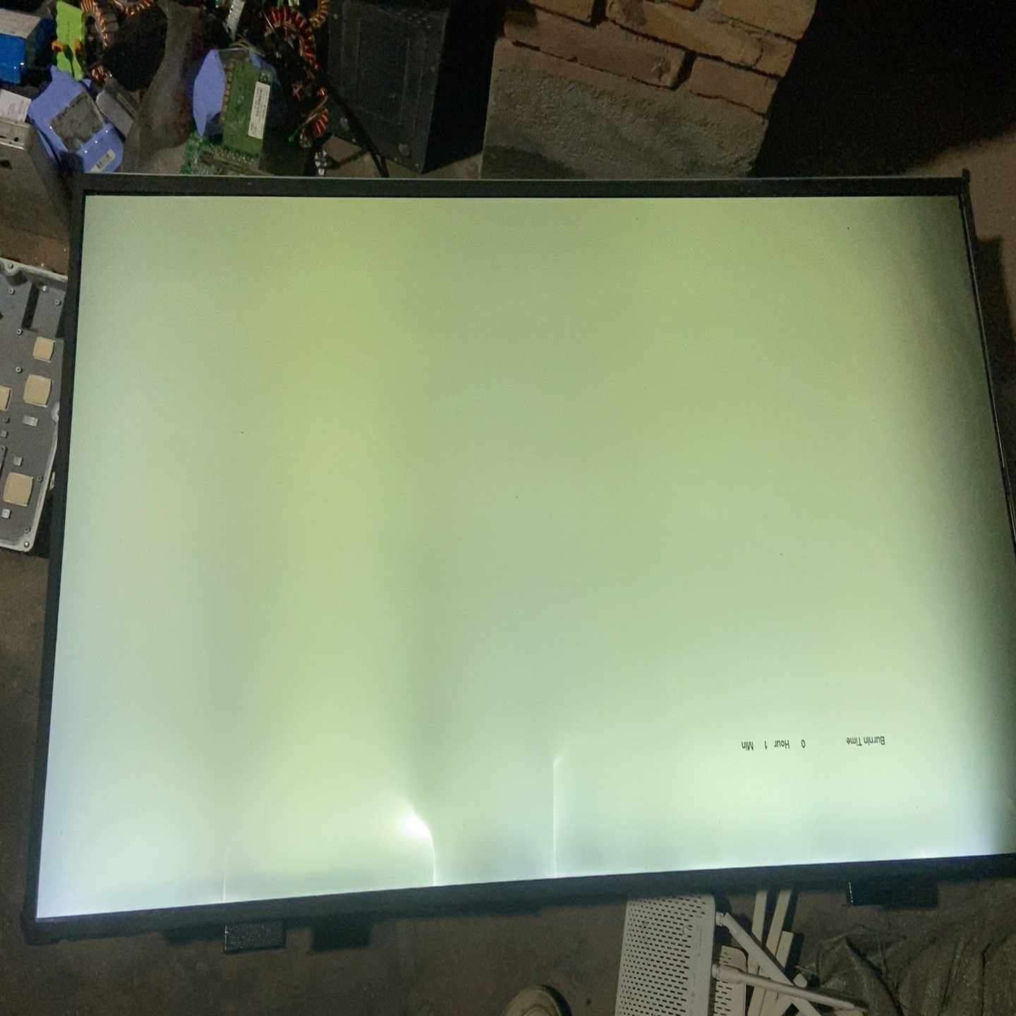 显示器，55寸带VGA和DVI接口，屏幕显示正常，绿色调。屏--议价商
