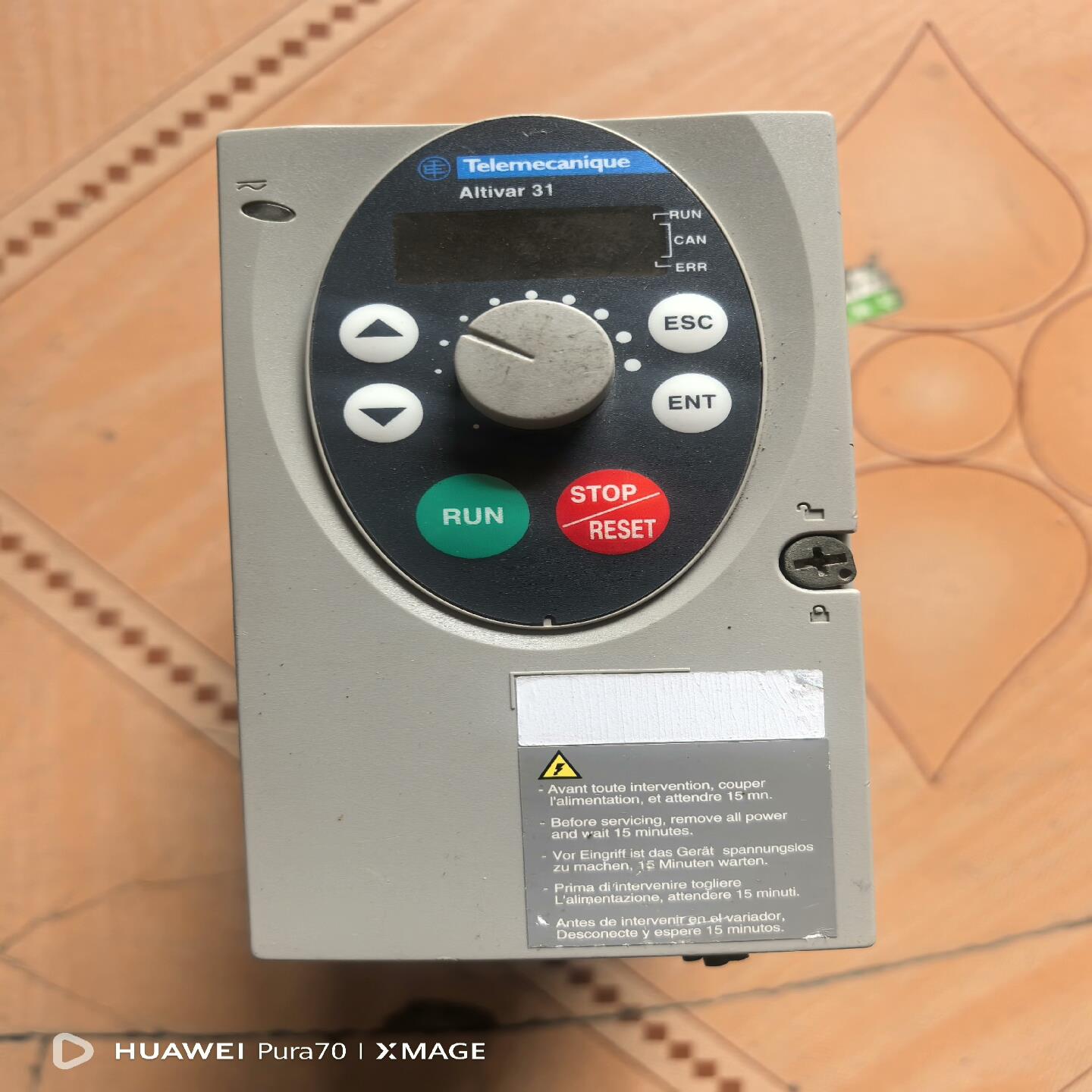 议价施耐德变频器ATV31H075M2A0.75KW拆机