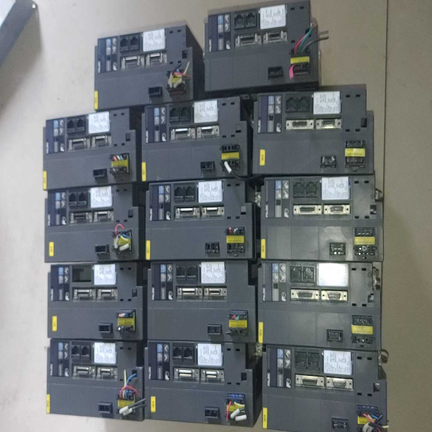 富士驱动器RYC751D3-VVT2十一台，RYC102C（零零电子）