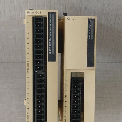 SCHNEIDER ELECTRIC Twido TWDDDI8DT DC IN  TWDDRA16RT RELAY O