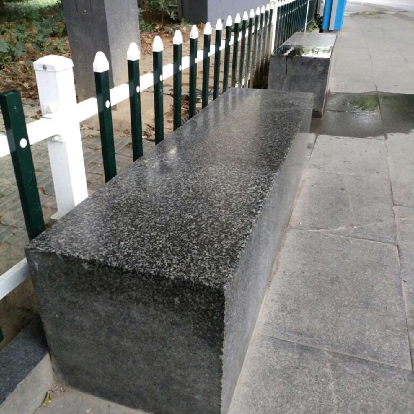 大理石花岗岩石材芝麻黑抛光火烧板荔枝面地铺石地砖路沿石路缘石