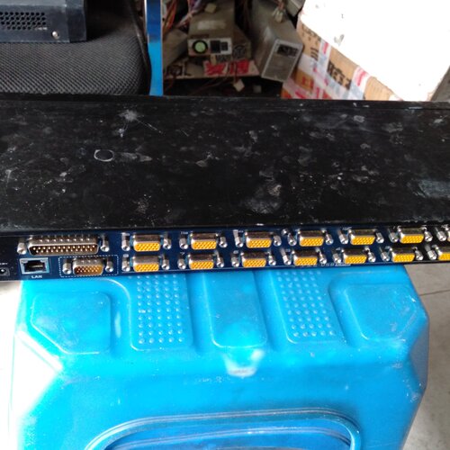 16口USBPS2机架式KVM切换器CS1716I-询