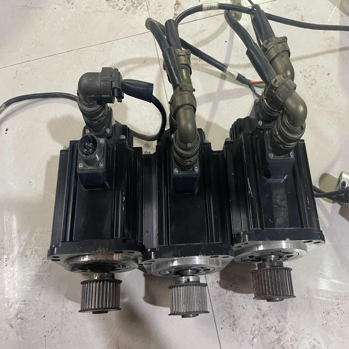 富士伺服电机1.5kw富士GYG152C5-RG2还有两询价