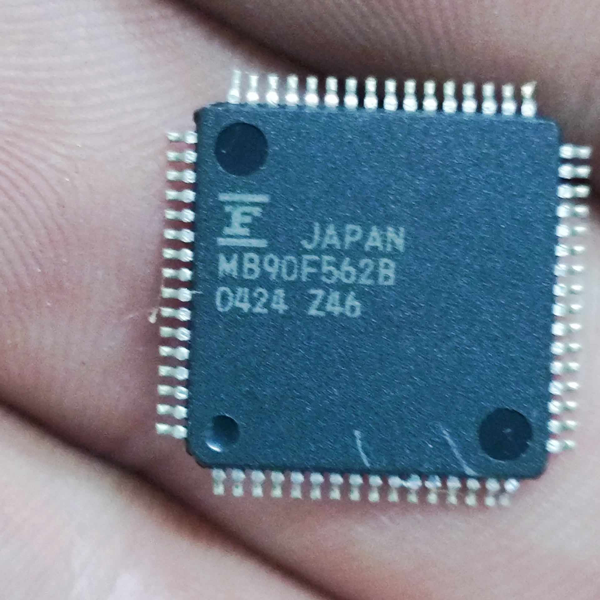 集成电路IC。MB90F562B 芯片询价