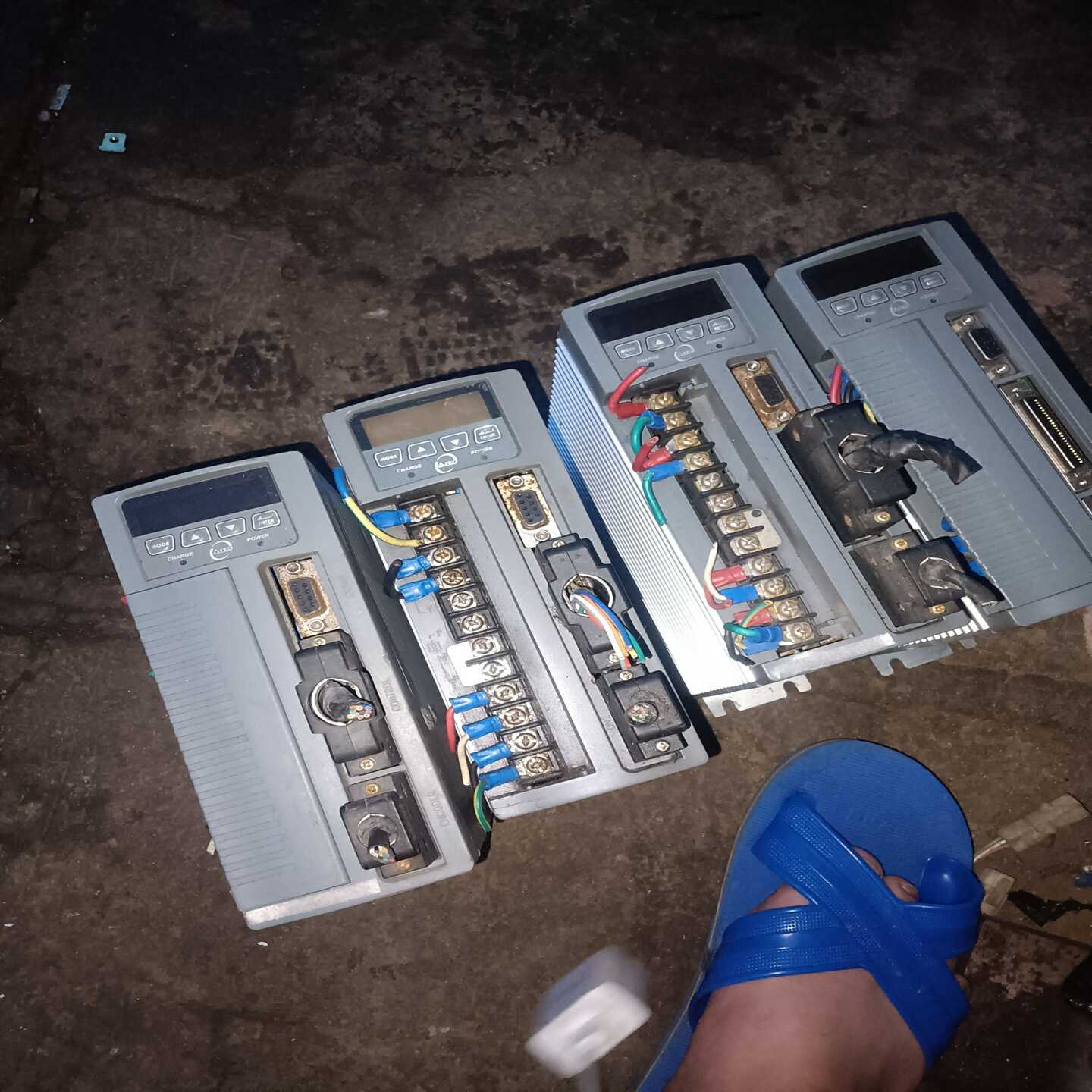 询价~东伺服驱动器TSTK 20C，不错，4个打