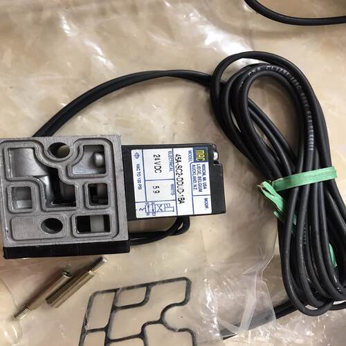 询价~MAC电磁阀45A-SC2-DDUD-1BA，的就一个。