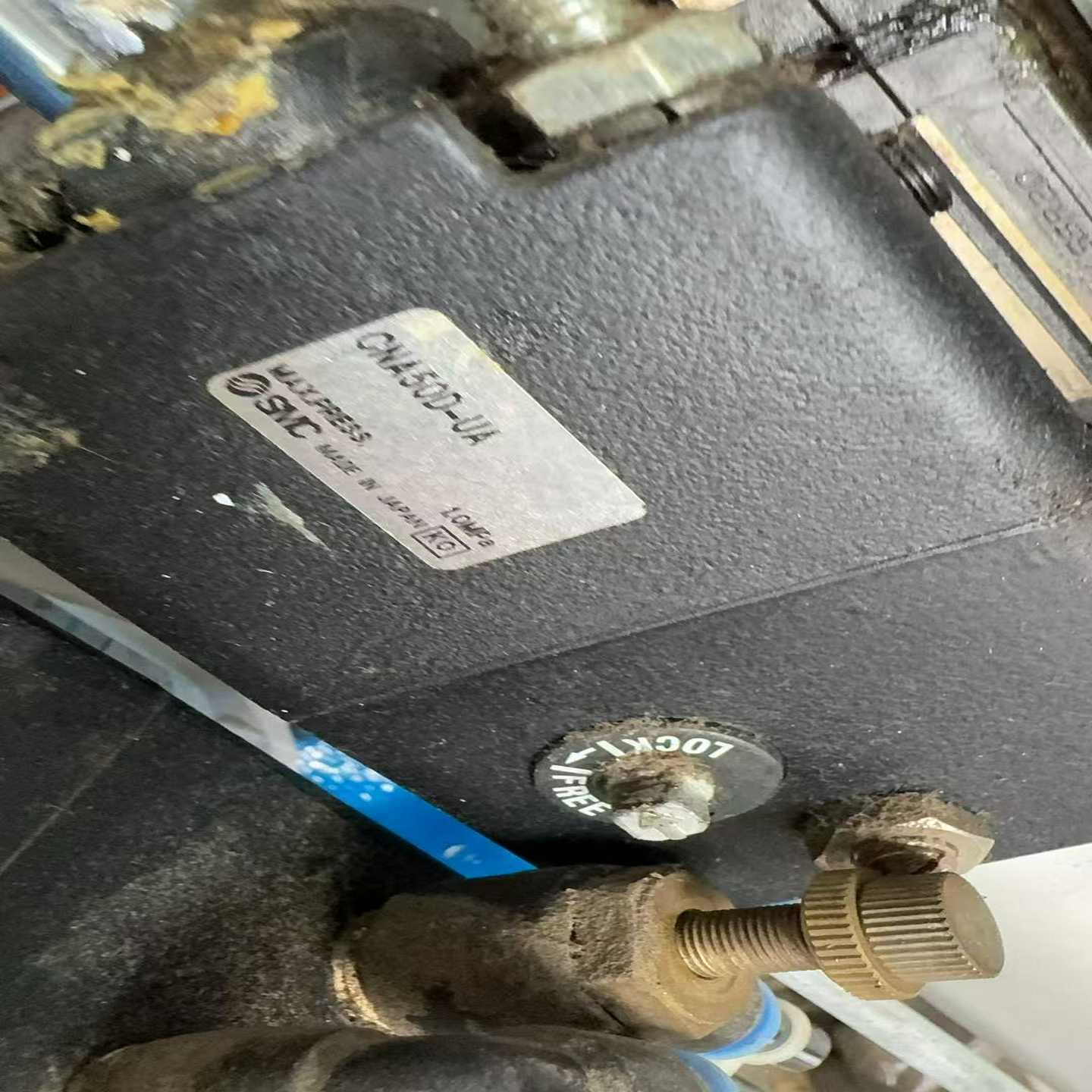 SMC锁气缸，型号CNA50D-UA，日本制造。外观有使用痕--议价商品