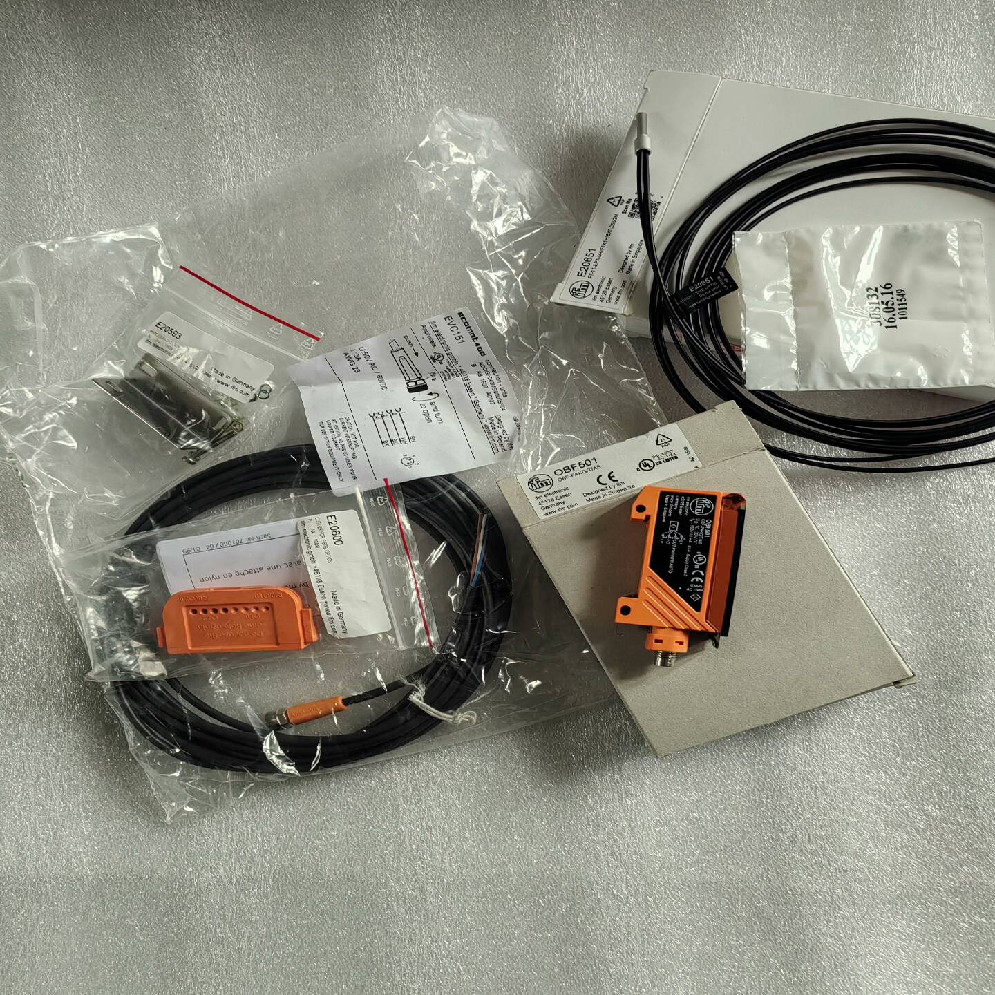 IFM易福门光纤放大器OBF501电源线EVC151光纤