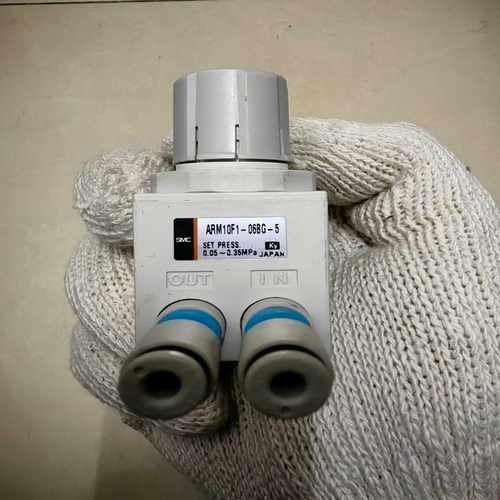 SMC减压阀ARM10F1-06BG-5现货2个，成色如图，-议价