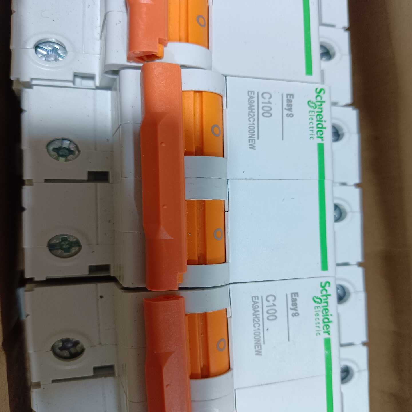 全新带包装盒，施耐德空气开关断路器小型空开关Easy9，2P