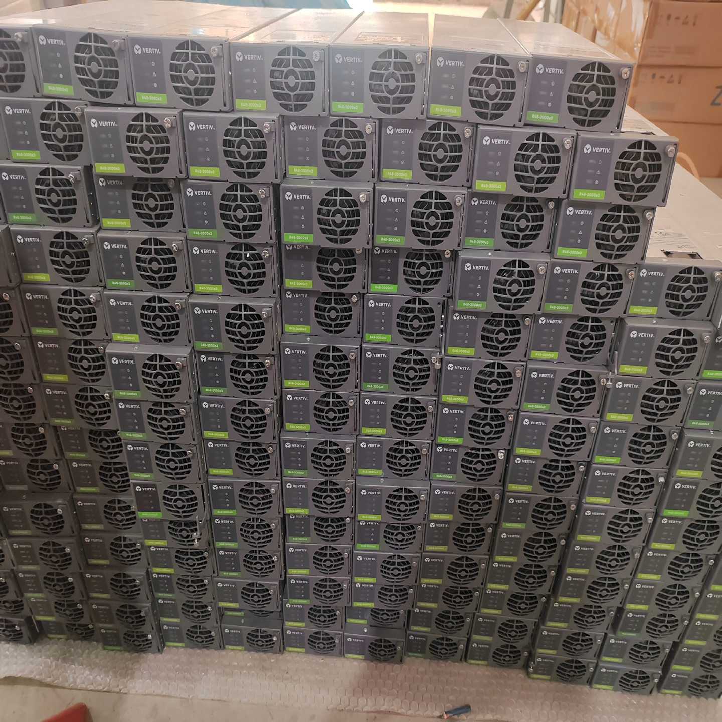 维谛3000E3 9新成色好。~询价