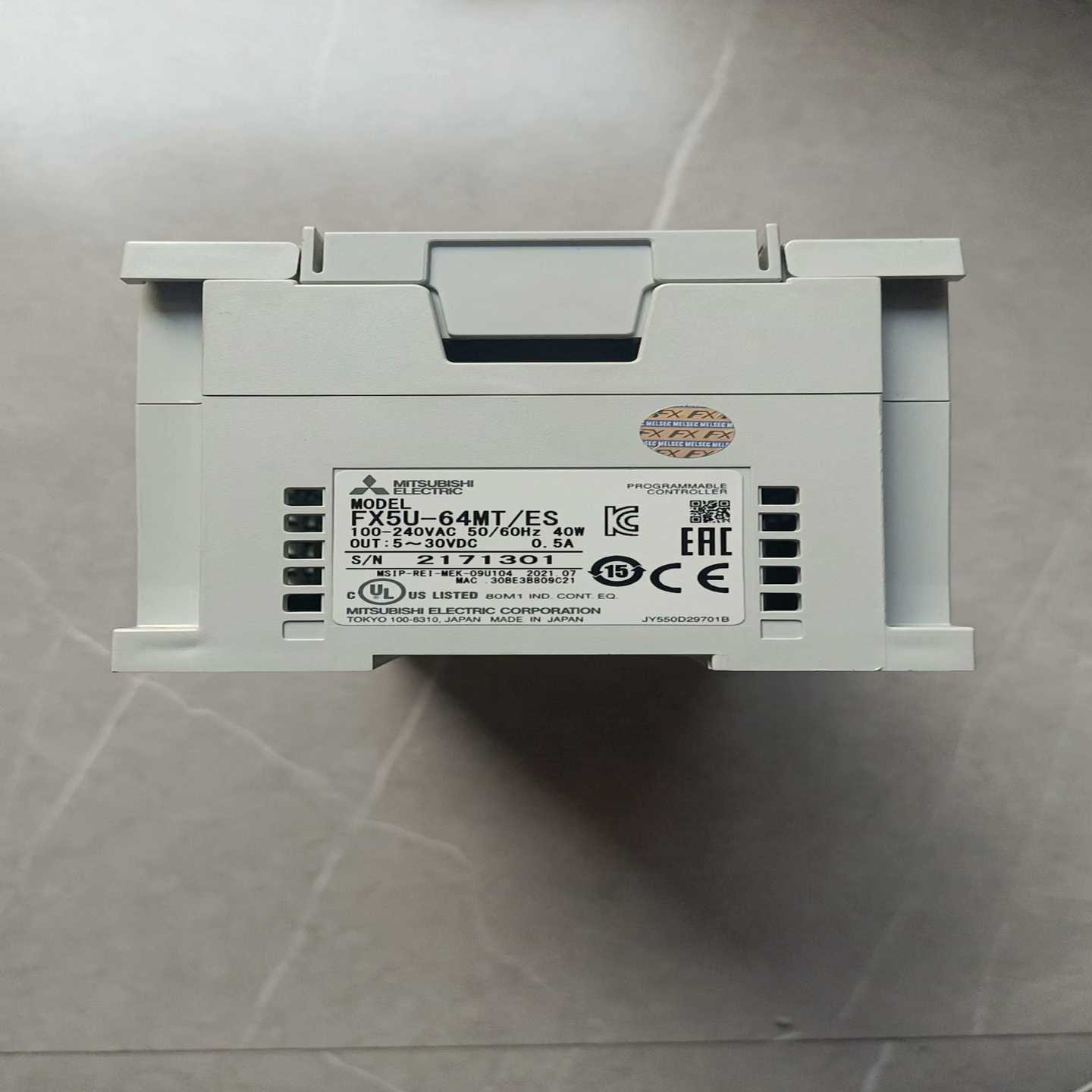 FX5U-64MT/ES，21年产品，几乎（佳毅工控）