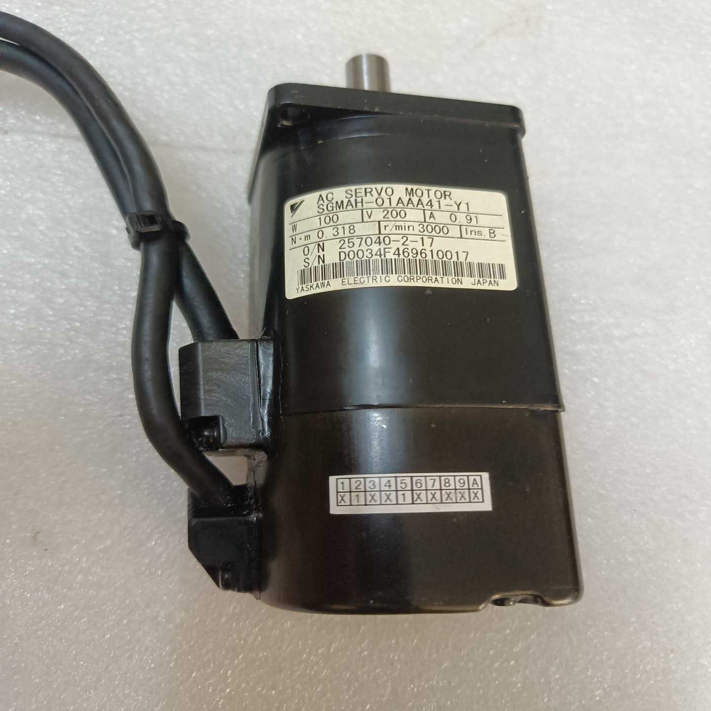 安川伺服电机，型号SGMAH-01AAA41-Y1，100W--议价商品