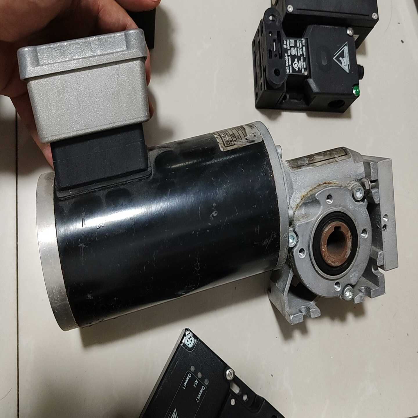 Lenze伦茨电机SSN31－1UHAR-056C22伺服电询价