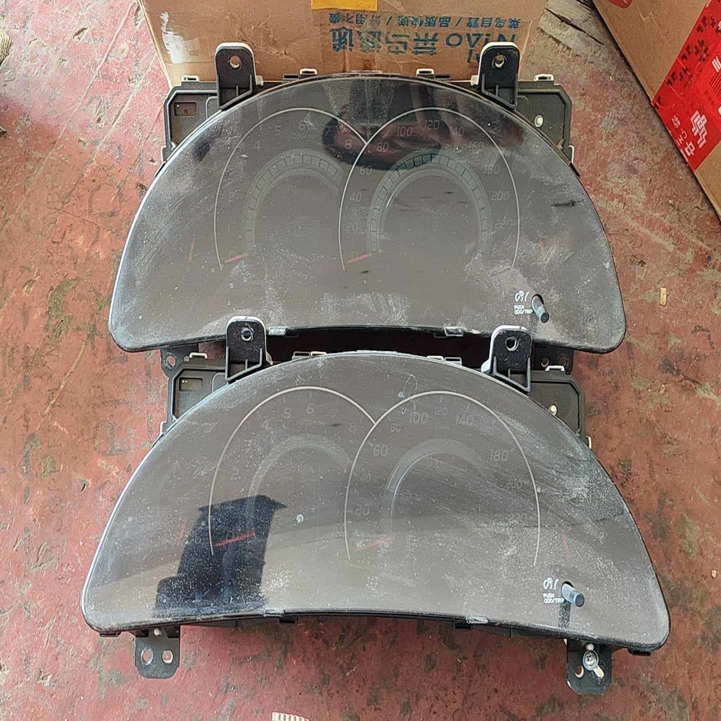 丰田凯美瑞仪表盘，原装拆车件。成色如图，轻微使用痕迹，功能正