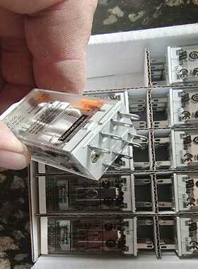 询价~插拔式继电器，型号RXM2CB2P7,共7盒，