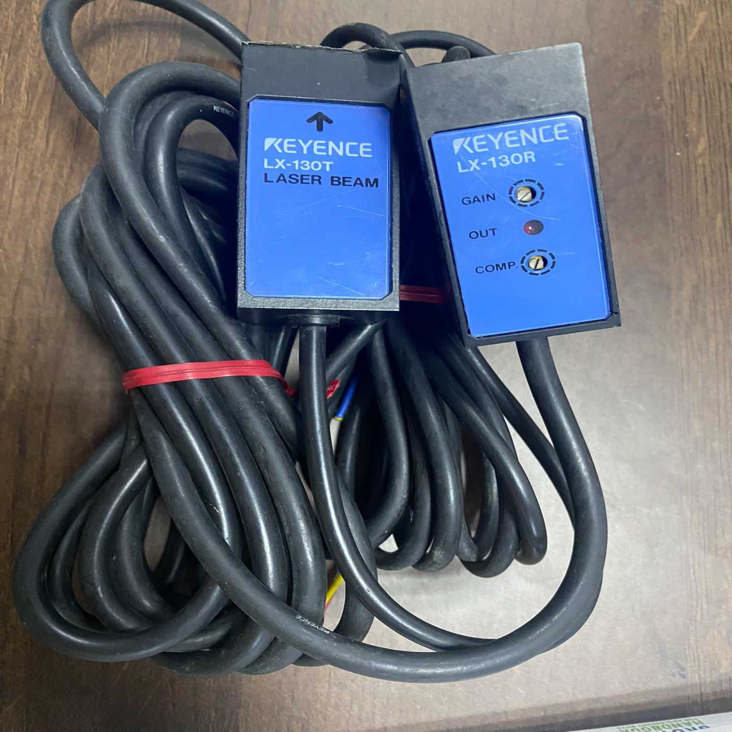 基恩士对射激光传感器LX-130T  LX-130R一对库存(地坛设备)