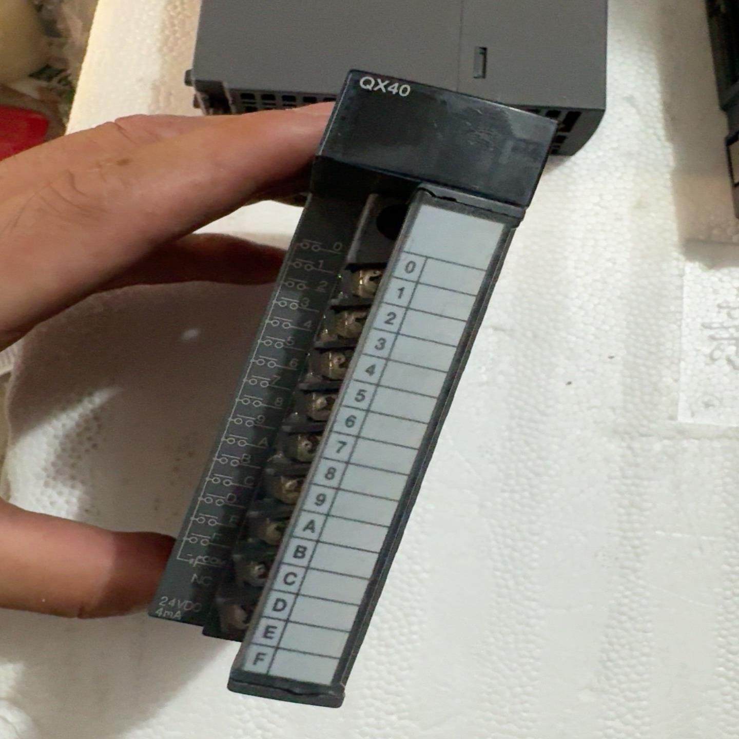 【请询价】三菱QX40输入模块24VDC4mA来自日本Mitsu