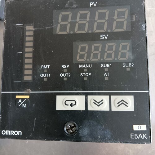 【询价】欧舵母龙温控器E5AK-AA2B，一个，成色如图，，适用