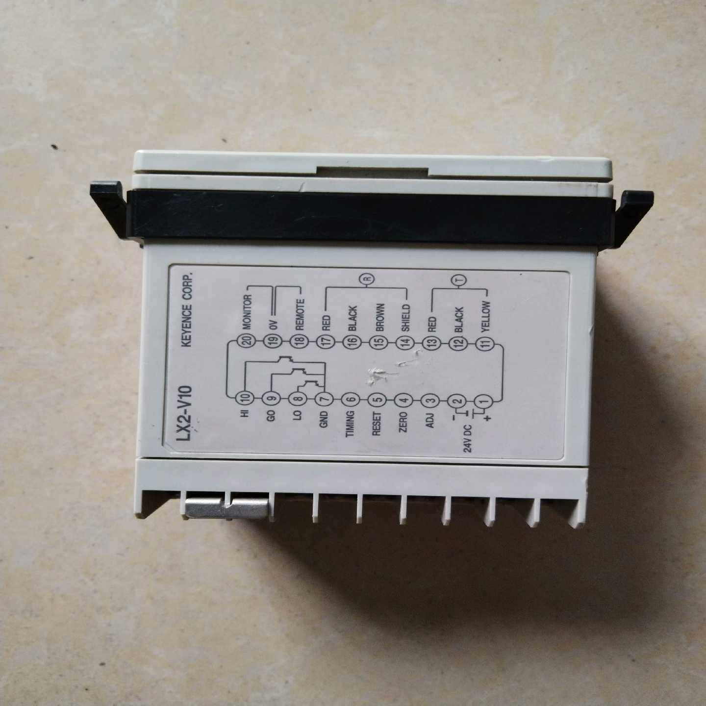 咨询-基恩士KEYENCE激光传感器激光控制器LX2-V10，实物