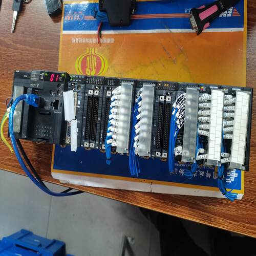OMRON CJ2M- CPU34 CJ1W-TC101 ID261 OD261 OC211