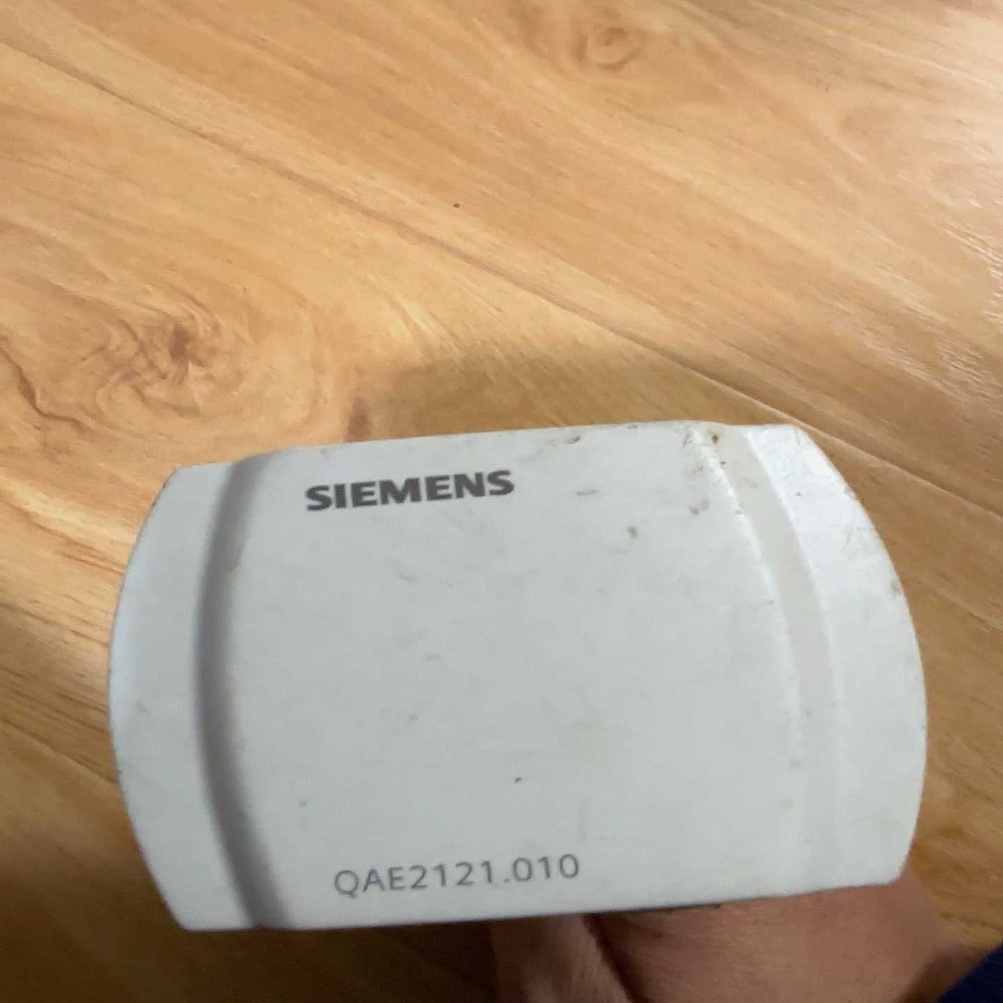 议价西门子温度B传感器:型号:QAE2121.010现货/维修