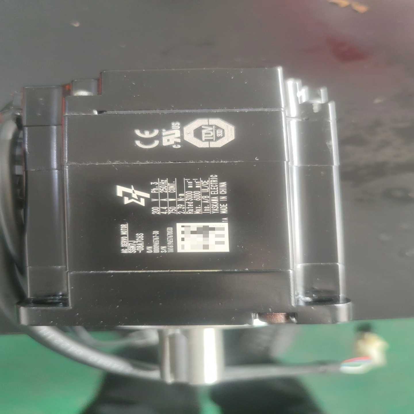 安川七系伺服电机SGM7J-08A7C6S成色如图，功能正常【华铭电