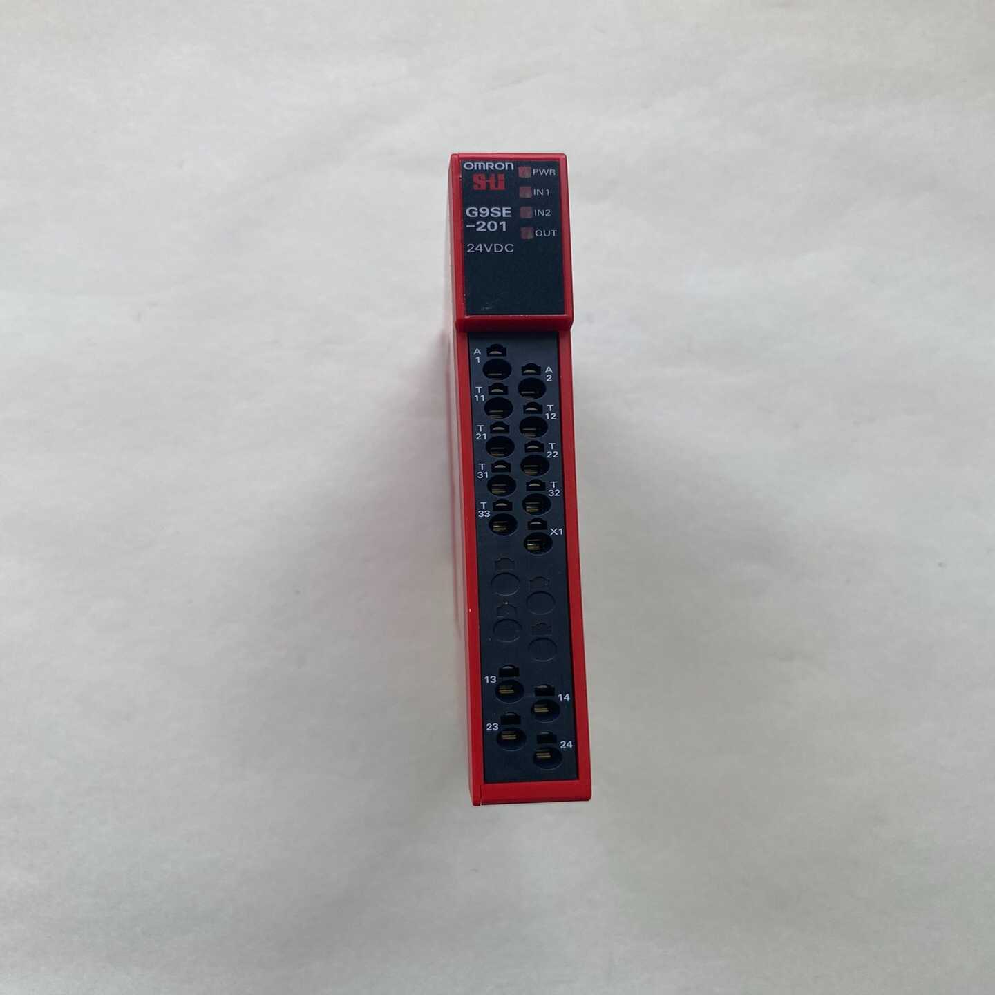 欧姆龙安全继电器，型号G9SE-201，功能包好，实物图拍摄