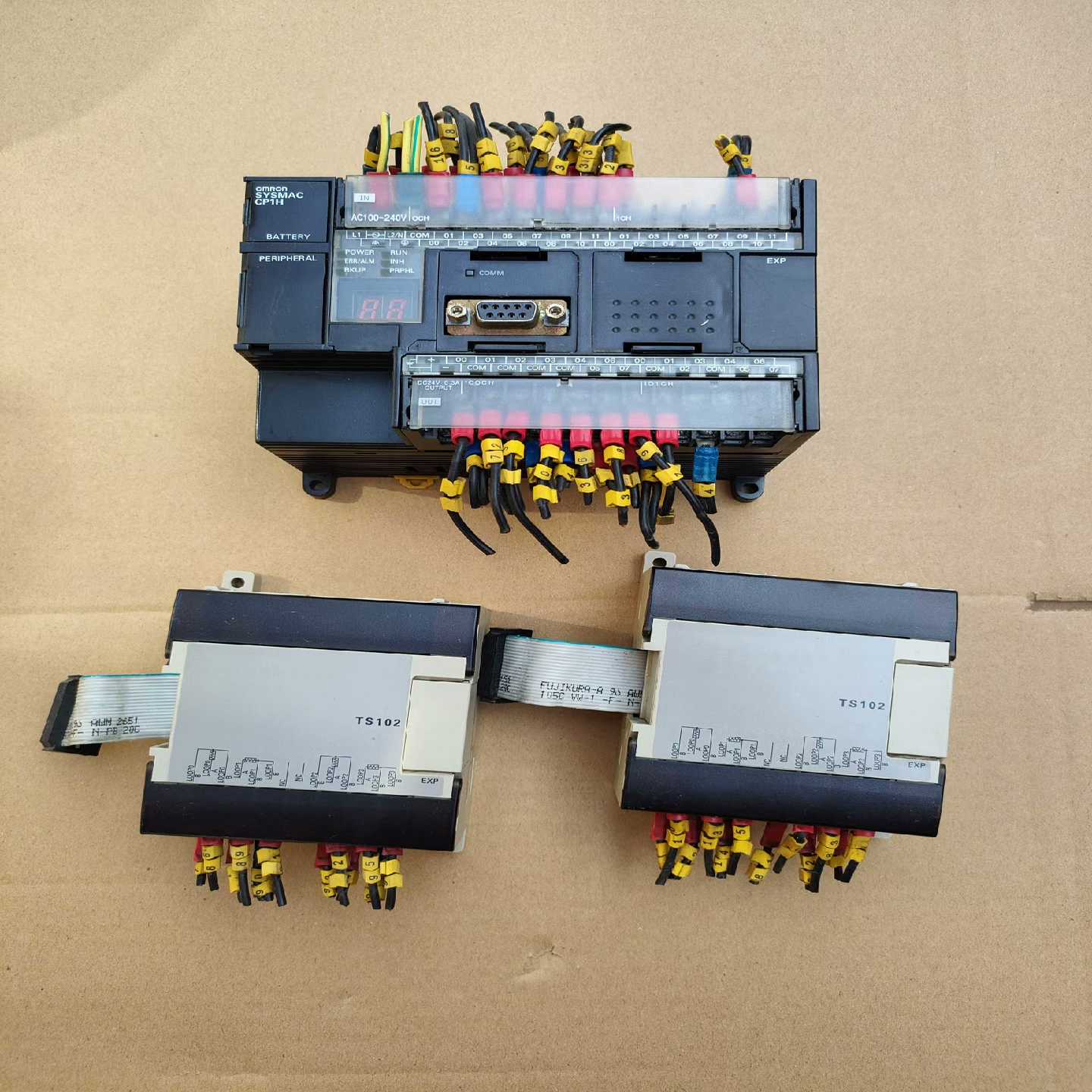 CP1H-X40DR-A，CPM1A-TS102。（佳毅工控）