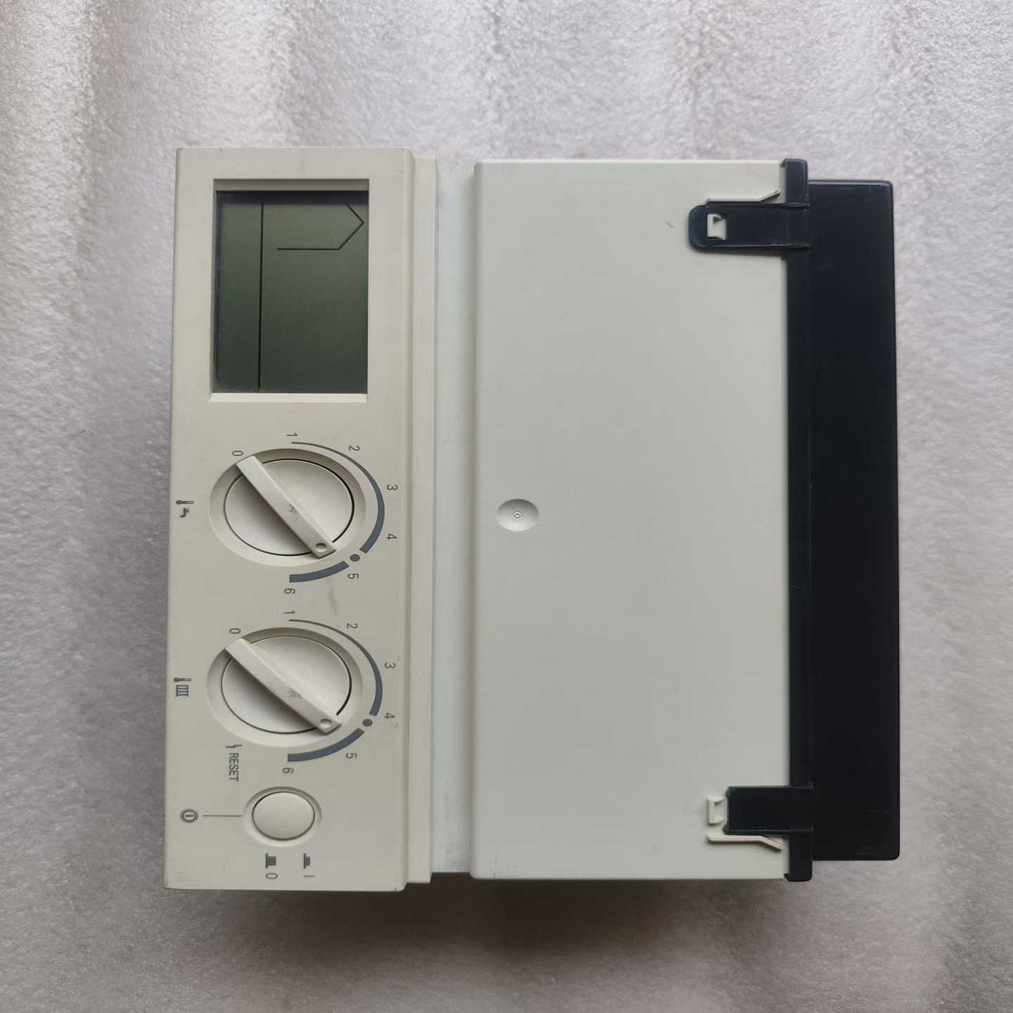 菲斯曼L1P27-WH1D壁挂炉主板,拆机成色如图,需要的私--议价