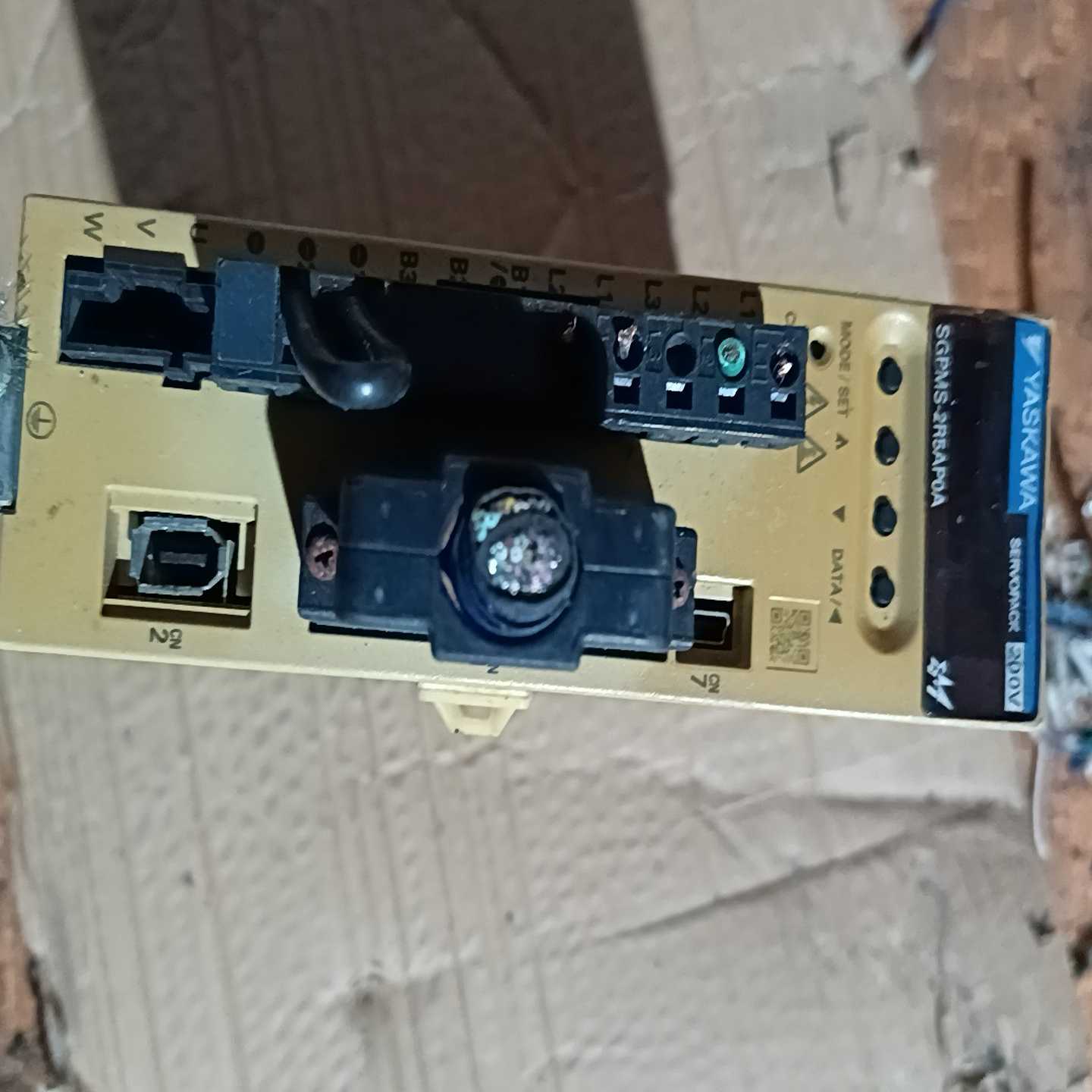 咨询-安川SGPMS-2R5APOA/450W驱动器，