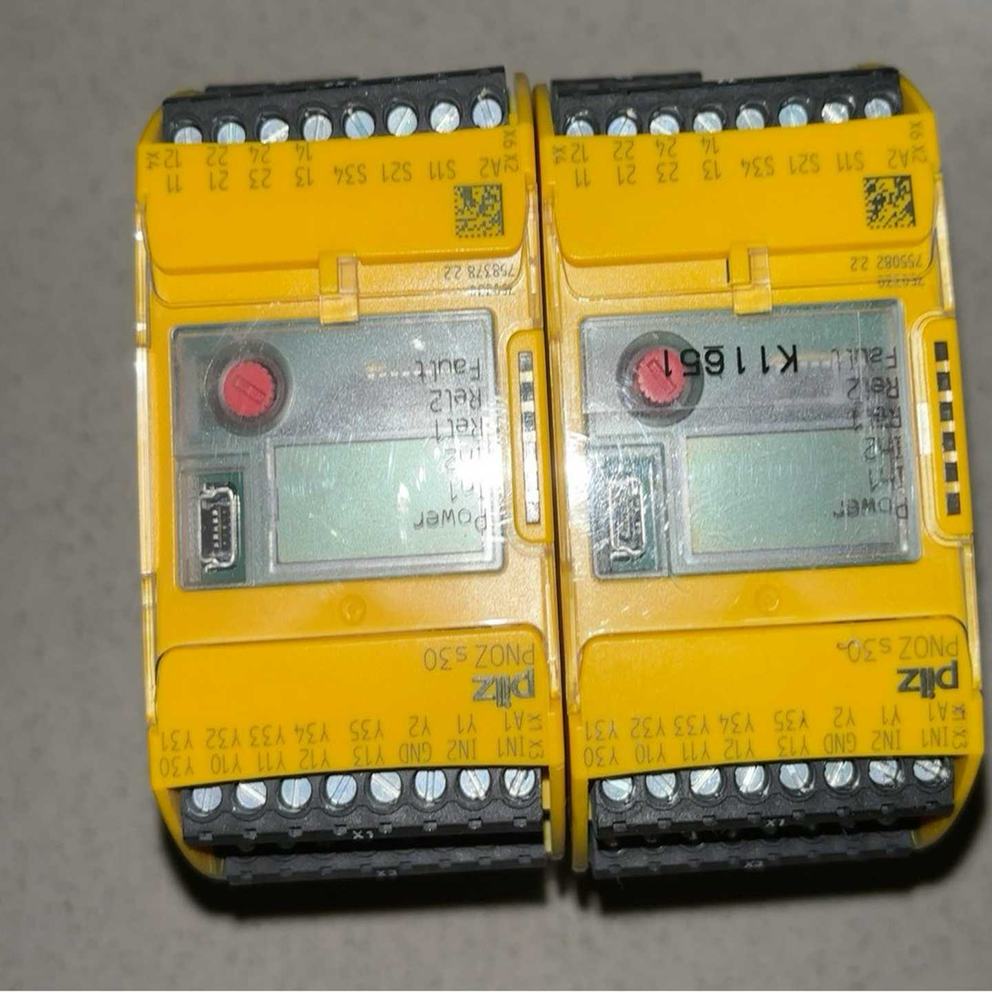 750330，皮尔兹安全继电器PNOZs30，订货码7（零零电子）