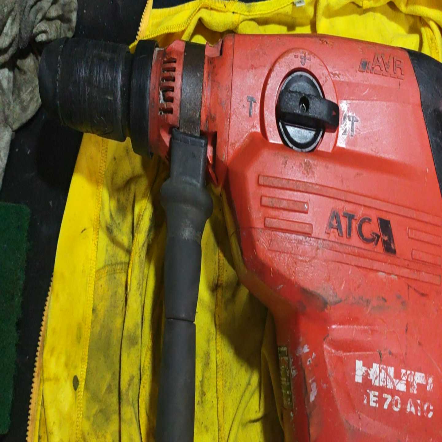 询价喜利得TE70ATC重型电锤。原装220伏电压。机器外观有使