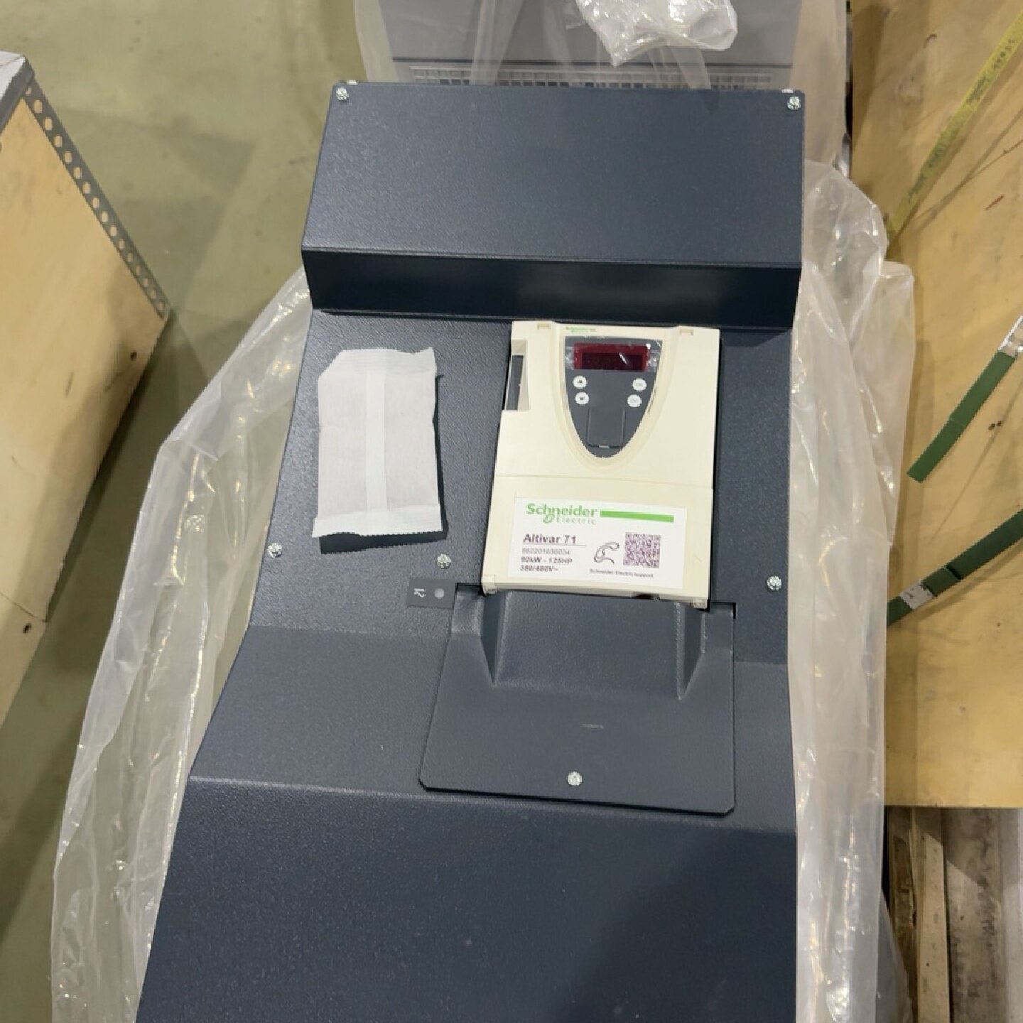 施耐德变频器Altivar71系列ATV71HD90N-议价