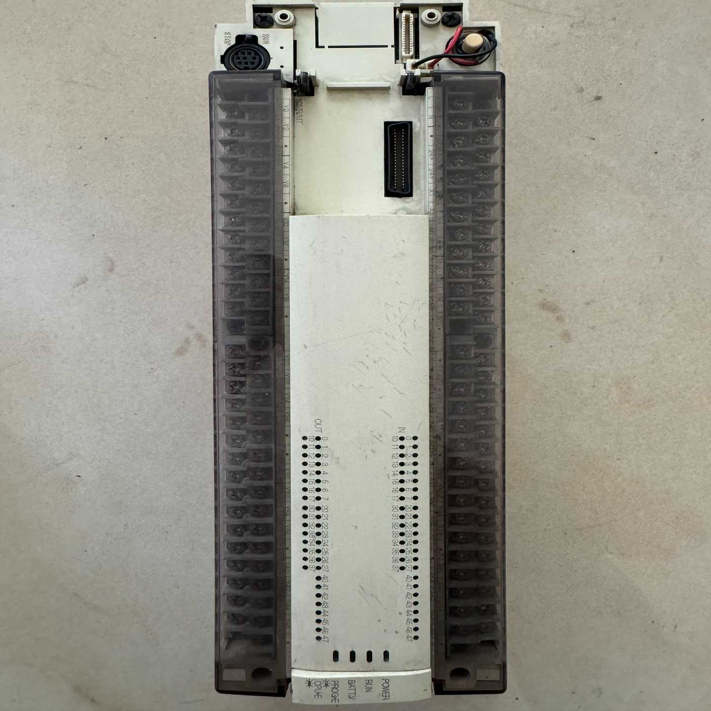 三菱PLCFX2N-80MR001件、成色如图（开胡商行）