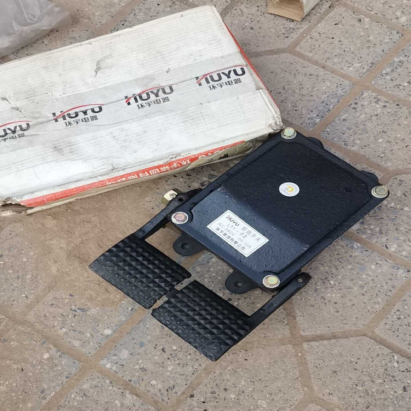【议价】LT1-02铸铁壳脚踏开关380v/10A脚踏开关环宇电器适用