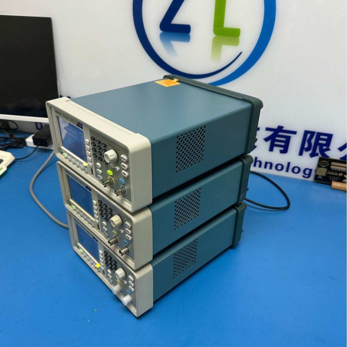 函数发生器Tektronix泰克AFG1022泰克信号发生器 双通道/25M带宽