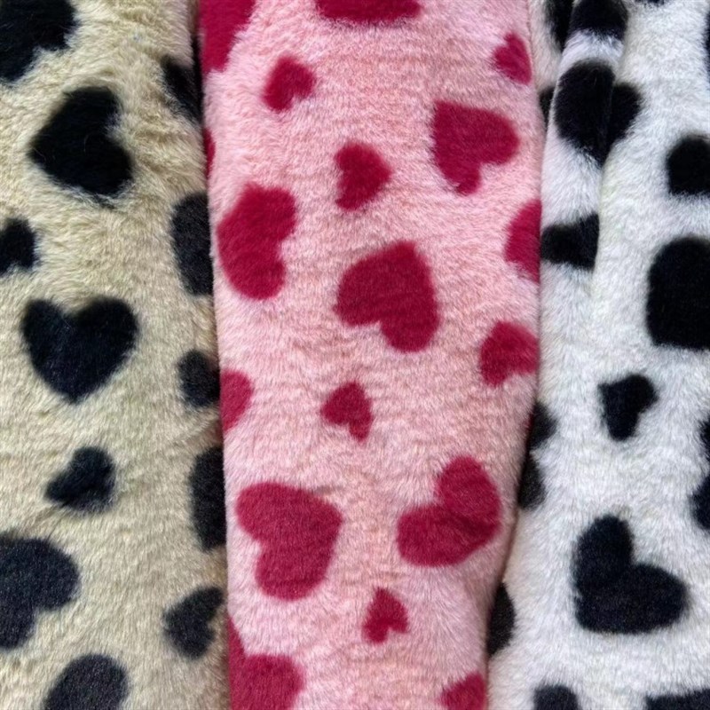 仿兔毛小爱心印花面料长毛绒布 加厚毛绒布印花服装鞋帽围巾布料