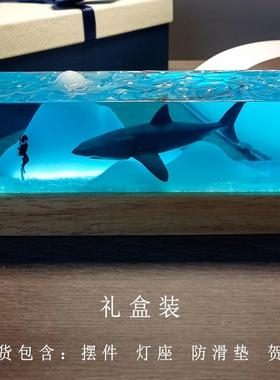 鲸鱼潜水汽员蓝鲸滴海洋XQF桌面夜光车胶摆件模型树脂简品约工艺