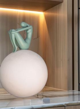 酒店别艺术摆件底座落墅地艺术摆件简约创意蓝脂色人物雕塑人像树