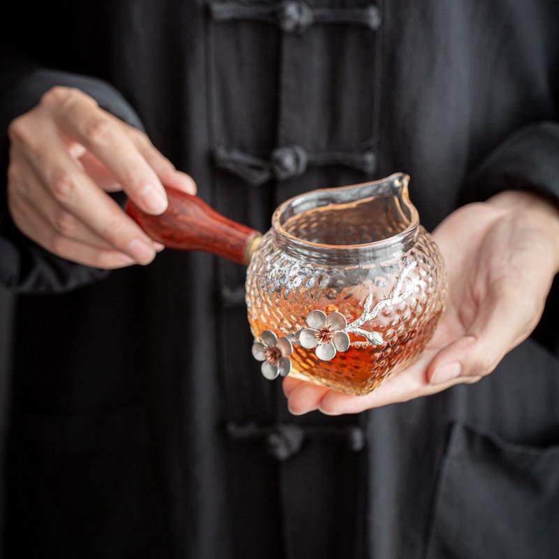 馨玉坊耐热玻璃锤纹公道杯实木侧把公杯镶锡花茶海分茶器茶道配件