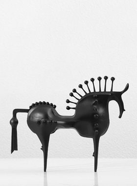 现代抽象马铸铝家居客厅玄关书柜酒柜软装饰品摆设工艺礼品摆饰