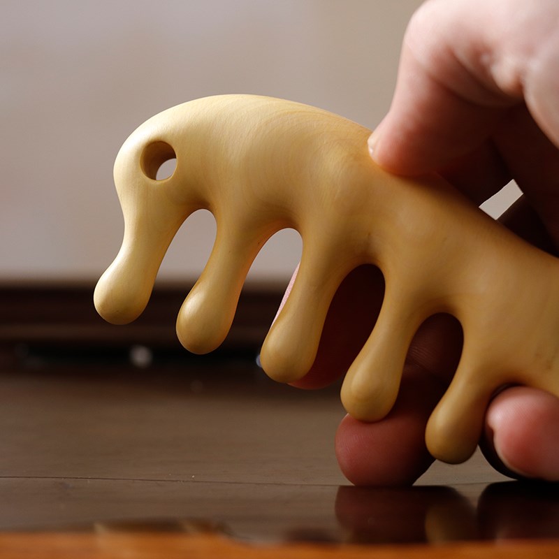 黄杨木雕梳子海豚按摩头皮经络脸部鼻梁按压大宽齿木梳手把件礼品