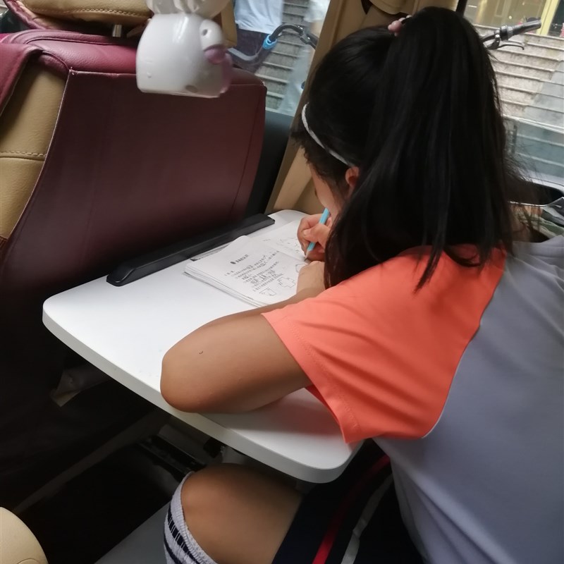 车用可折叠小桌板后座车载平板笔记本支架电脑桌子汽车内餐桌书桌