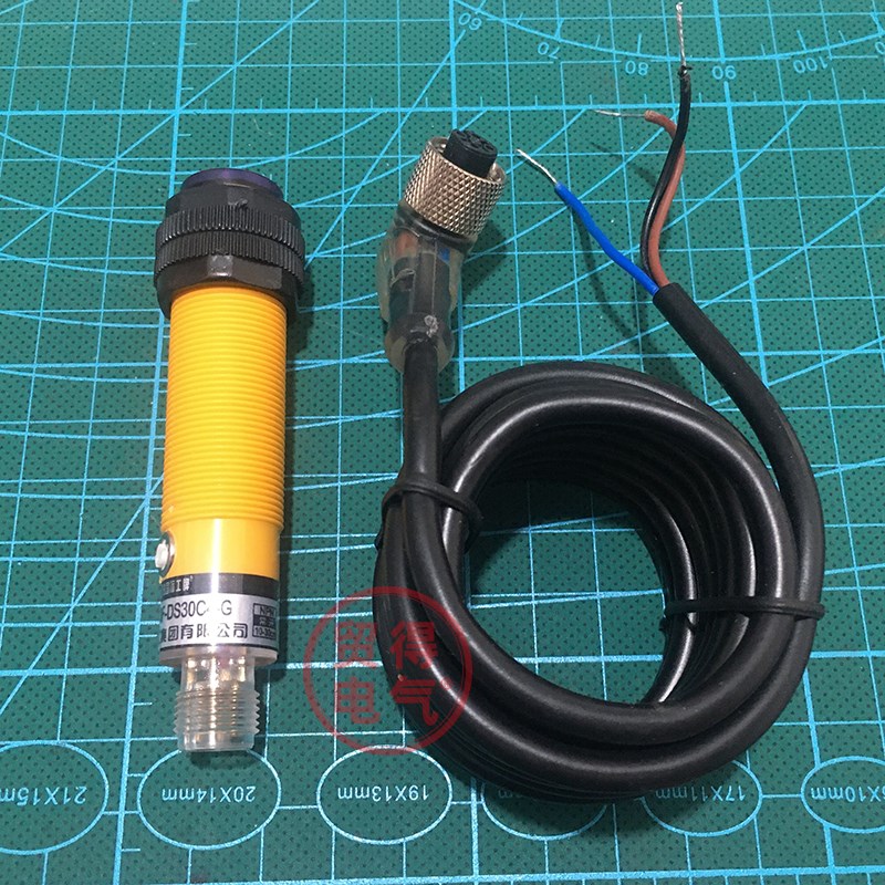 E3F-DS30C4-G沪工CHIIB光电开关B2 P1 P2 Y1 Y2航空插头可调OMKQN