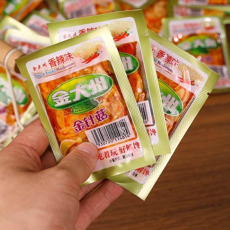 新货金针菇香辣红油麻辣下饭菜休闲小吃零食独立小包装500g