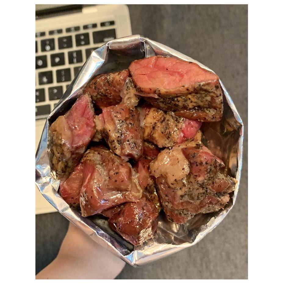 正宗二两猫牛肉黑胡椒美式烤牛肉粒不柴网红即食零食独立小包装旗
