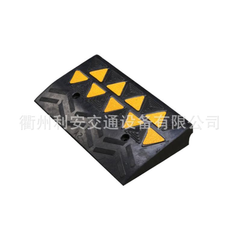 供应优质橡胶反光路沿坡 8CM斜坡垫 台阶垫 马路牙子