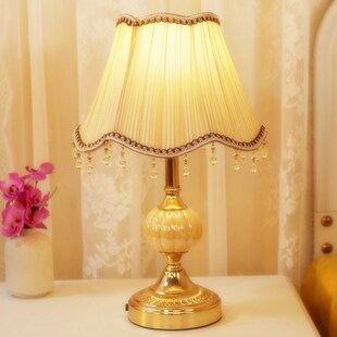 网红欧式暖光台灯奶油风台灯轻奢高级感女孩卧室床头台插电式可爱