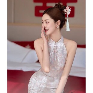 新中式新娘晨袍拍改良旗袍晚礼服女初秋冬装高级感气质挂脖连衣裙